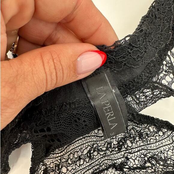 La Perla Black Scallop Lace Thong - Picture 3 of 4